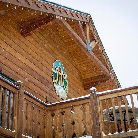 Hotel Chateau Chamonix จอร์จทาวน์ ภายนอก รูปภาพ