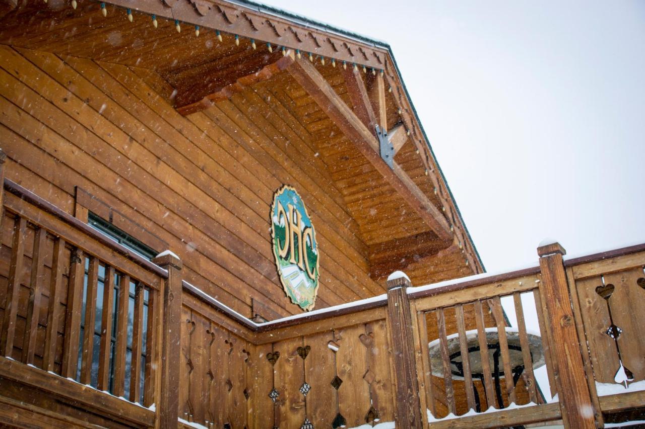 Hotel Chateau Chamonix จอร์จทาวน์ ภายนอก รูปภาพ