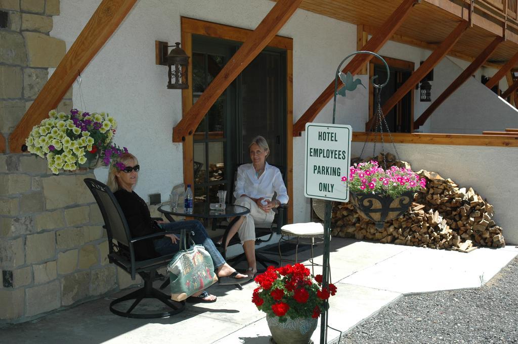 Hotel Chateau Chamonix จอร์จทาวน์ ภายนอก รูปภาพ