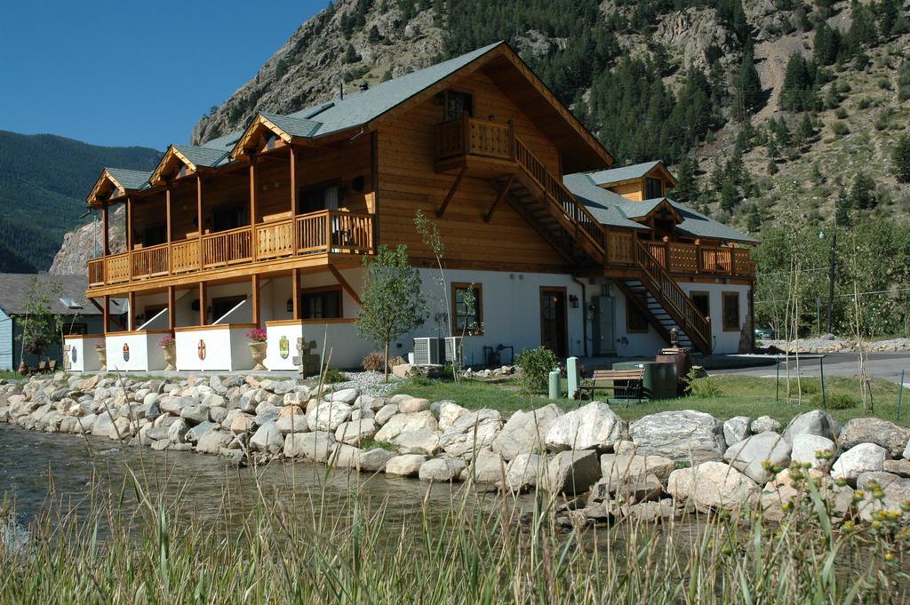 Hotel Chateau Chamonix จอร์จทาวน์ ภายนอก รูปภาพ