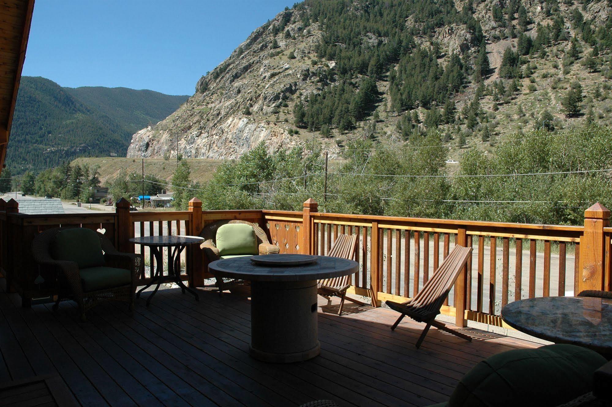 Hotel Chateau Chamonix จอร์จทาวน์ ภายนอก รูปภาพ