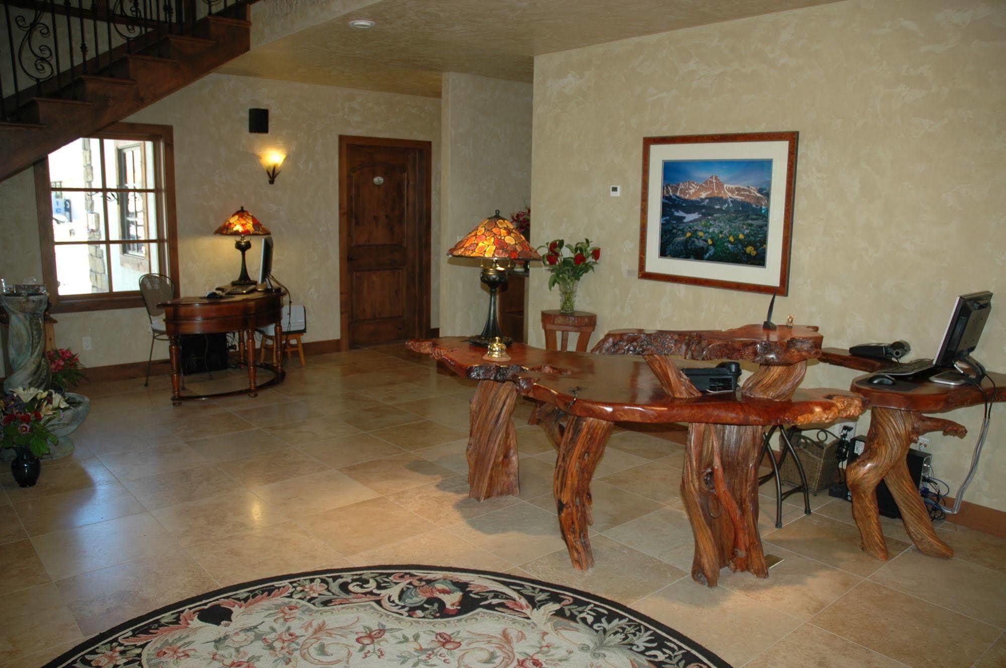 Hotel Chateau Chamonix จอร์จทาวน์ ภายนอก รูปภาพ