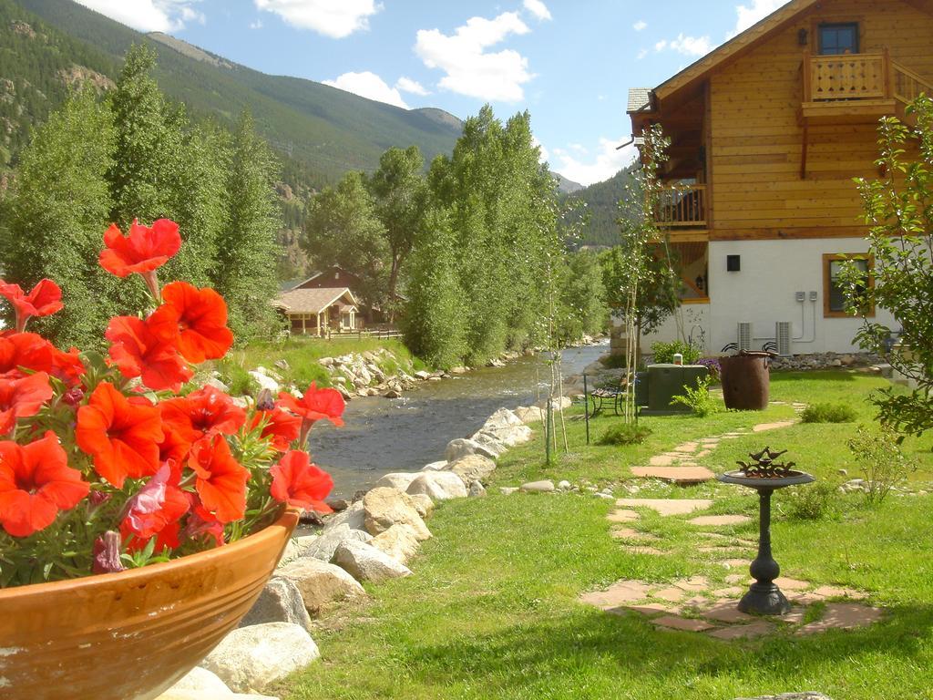 Hotel Chateau Chamonix จอร์จทาวน์ ภายนอก รูปภาพ